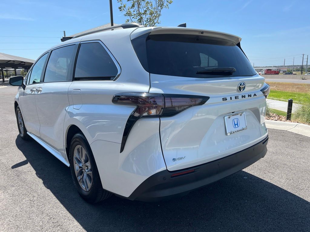 Thumbnail: 2025 Toyota Sienna - 6