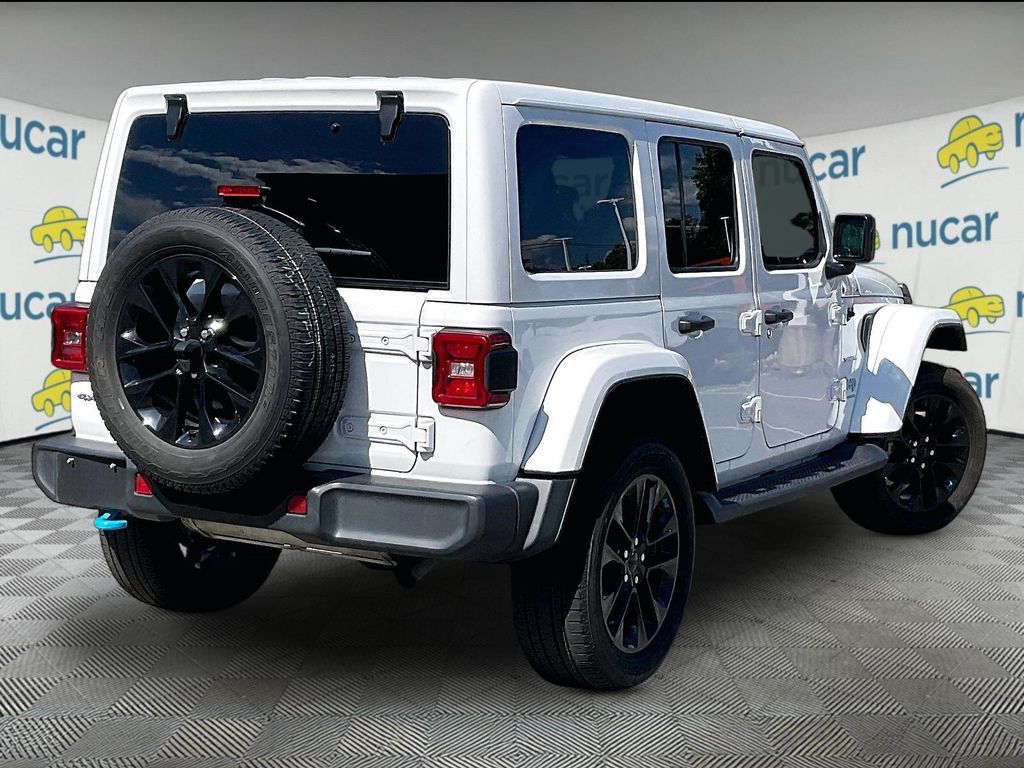 2023 Jeep Wrangler — photo 6