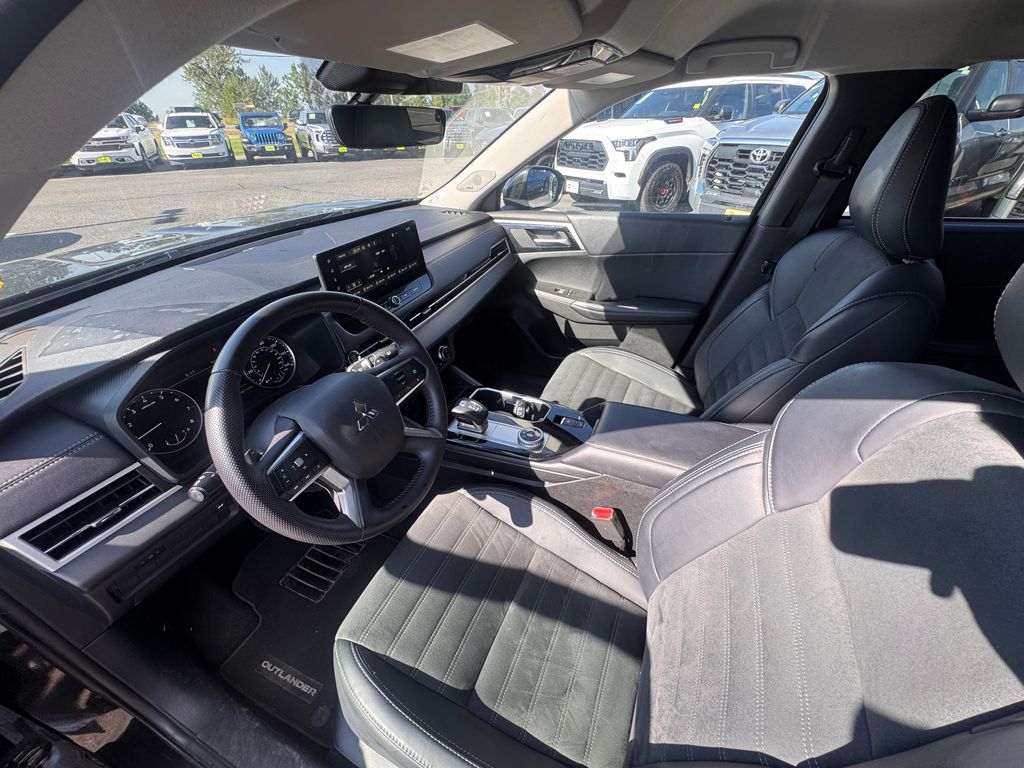 Used 2025 Mitsubishi Outlander SUV