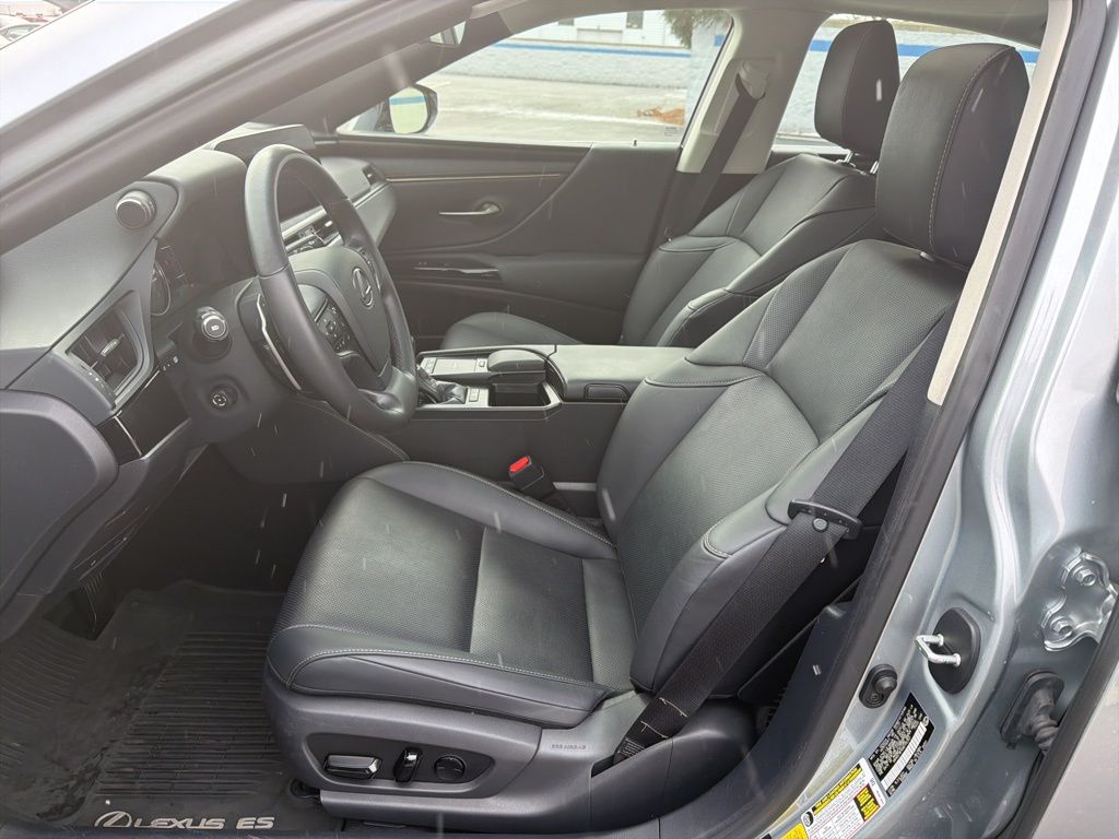 Thumbnail: 2022 Lexus ES - 18