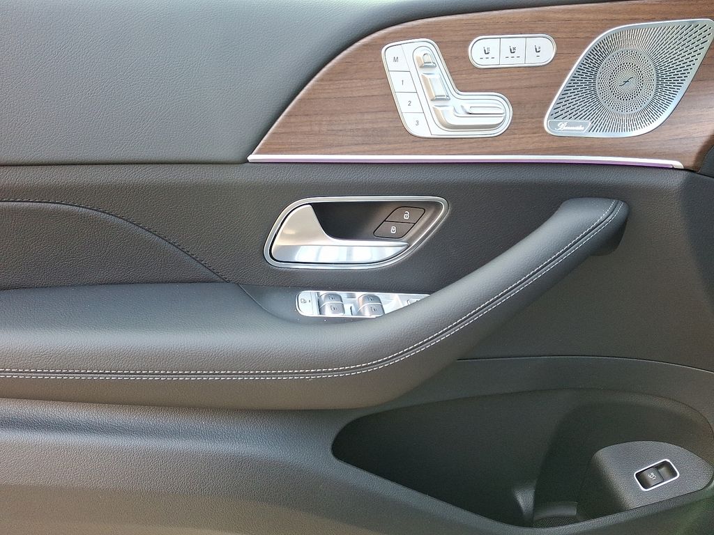 Thumbnail: 2026 Mercedes-Benz GLE - 7