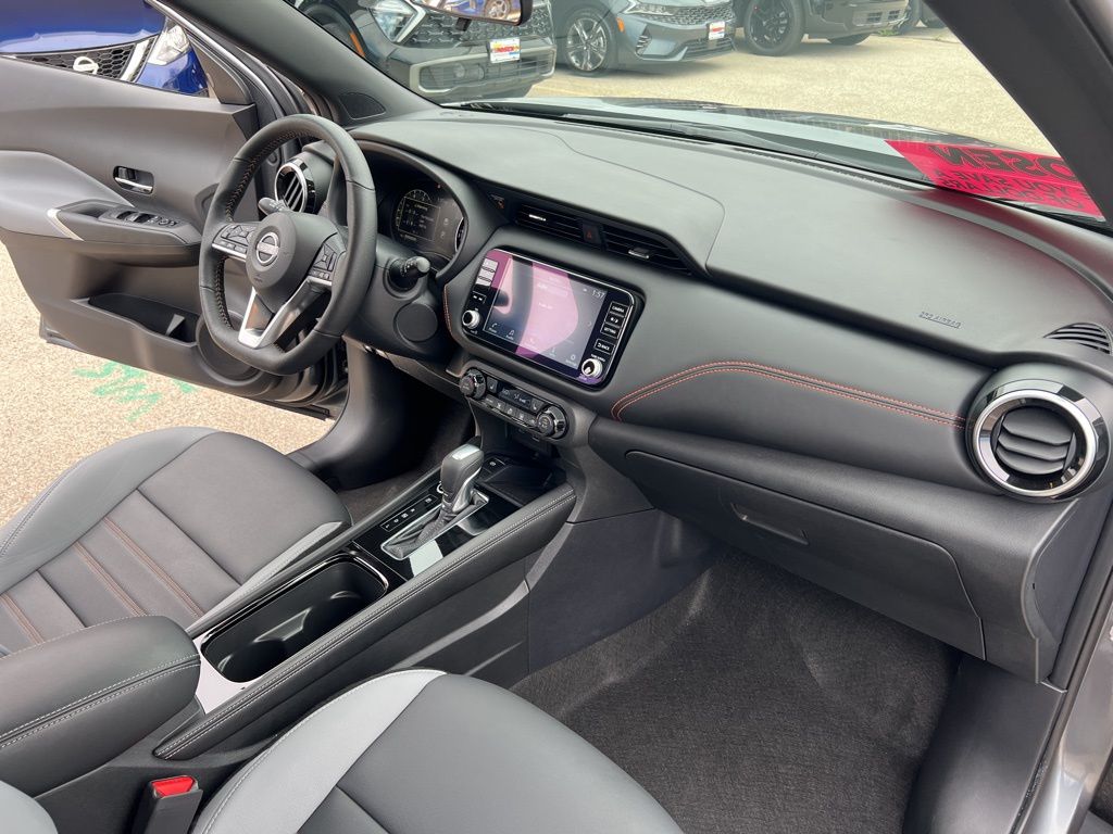 2024 Nissan Kicks SR photo