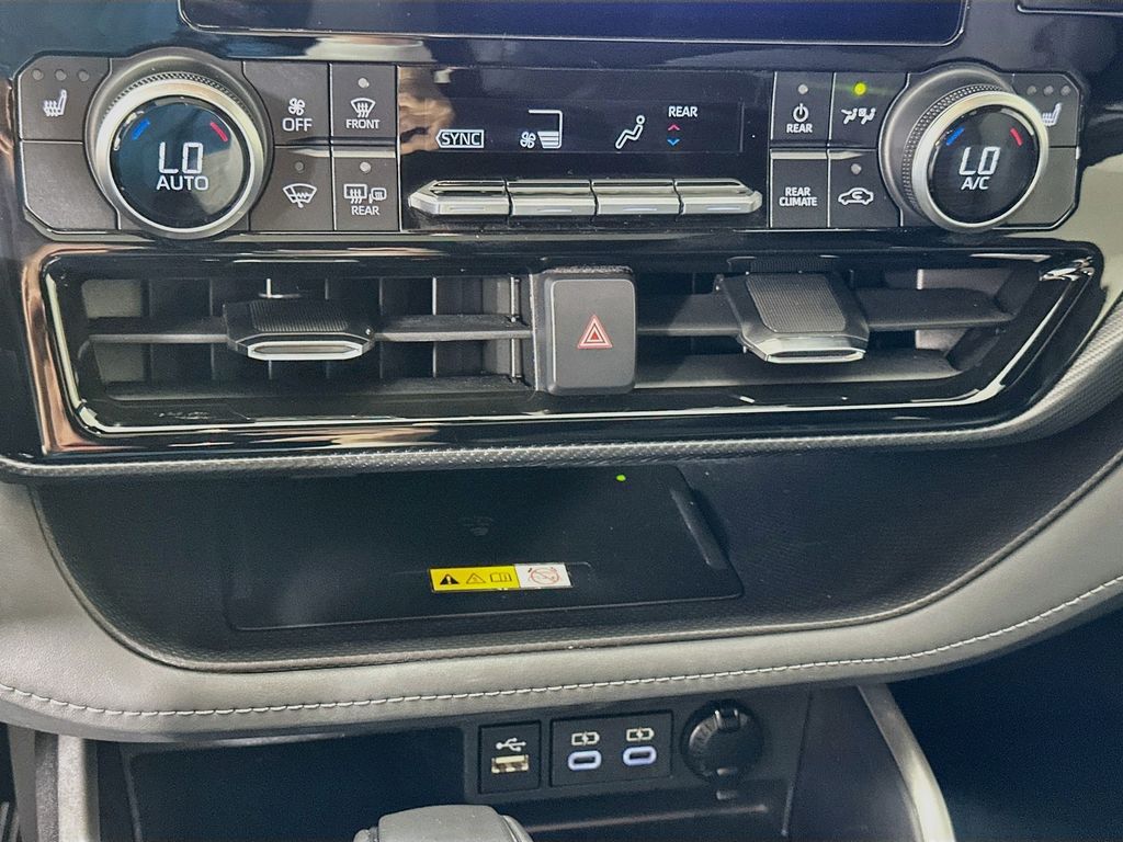 Thumbnail: 2024 Toyota Highlander - 16
