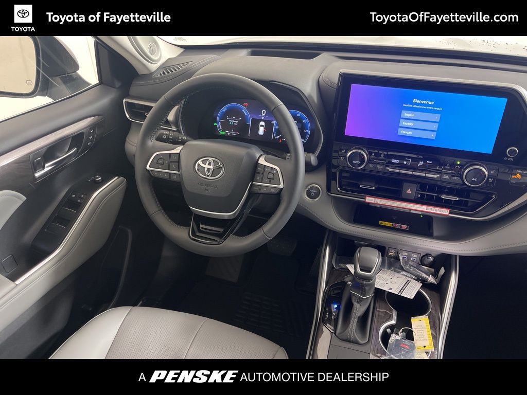 Thumbnail: 2026 Toyota Highlander - 15