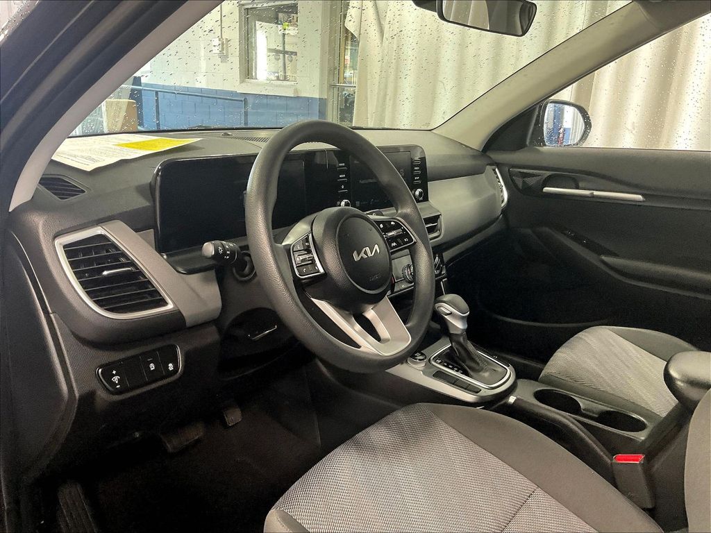 2024 Kia Seltos — photo 8