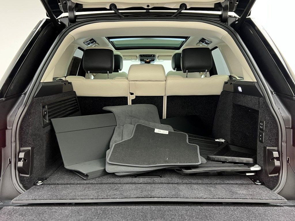 Thumbnail: 2021 Land Rover Range Rover - 9