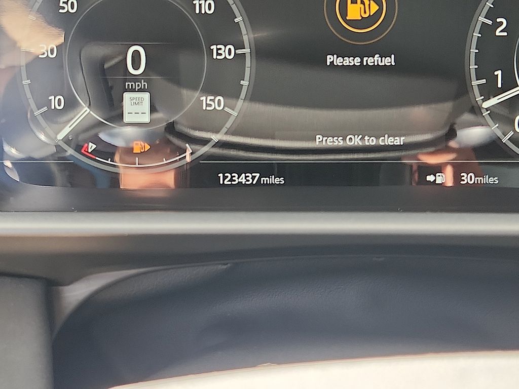 Thumbnail: 2020 Land Rover Discovery - 21