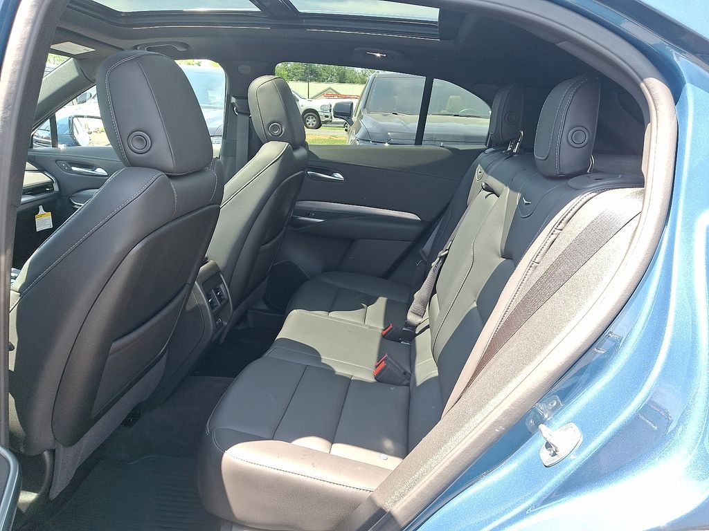 Thumbnail: 2025 Cadillac XT4 - 10