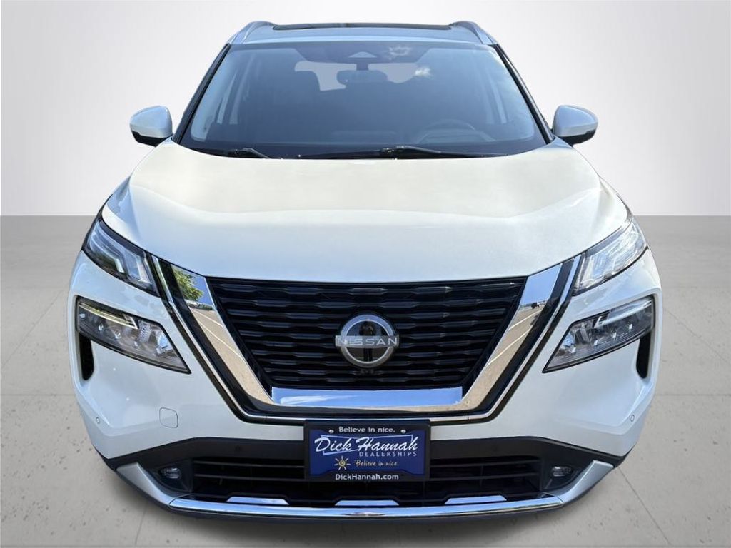 2022 Nissan Rogue Platinum photo 2