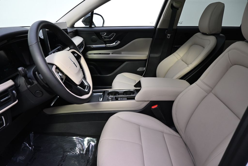 New 2026 White Lincoln Reserve image 13