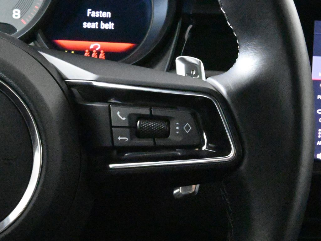 2024 Porsche Macan  21