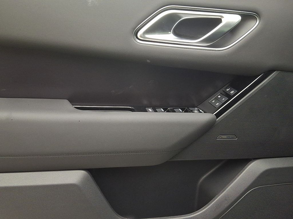 Thumbnail: 2026 Land Rover Range Rover Velar - 9