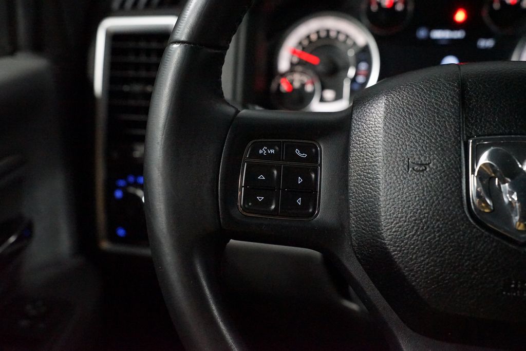 Thumbnail: 2019 RAM 1500 Classic - 14