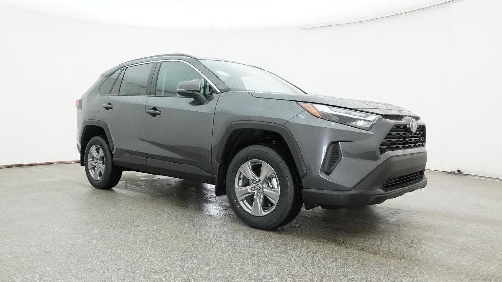 2025 Toyota RAV4 XLE 5