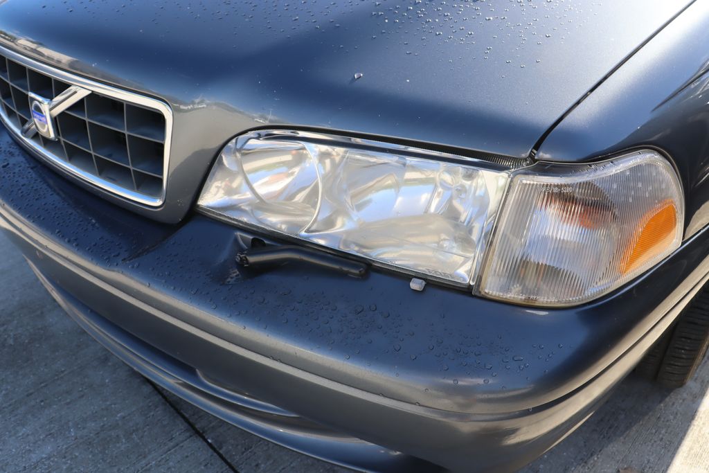 Thumbnail: 2004 Volvo C70 - 3