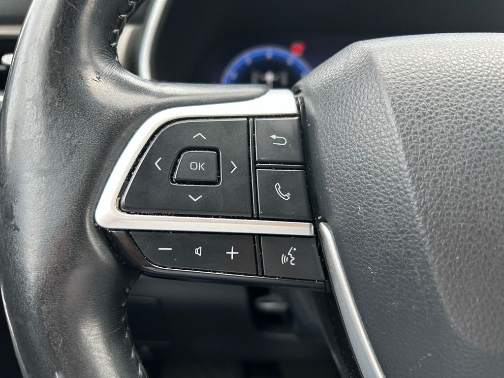 Thumbnail: 2023 Toyota Highlander - 22