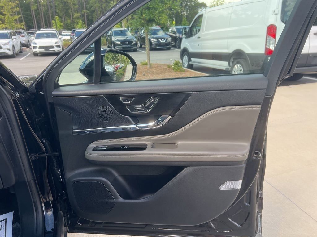 2024 Infinite Black Metallic Clearcoat Lincoln Corsair Reserve FWD SUV