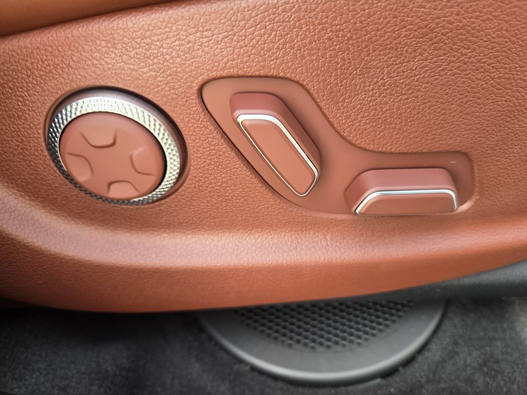 Thumbnail: 2025 Genesis GV80 - 24