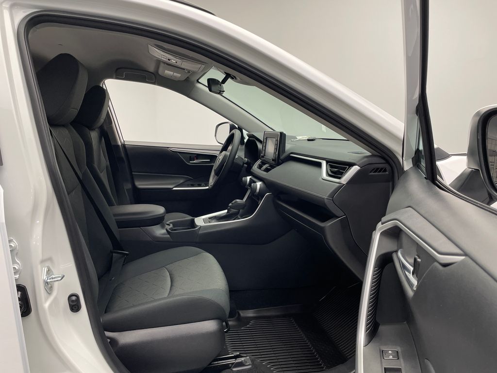 2021 Toyota RAV4 XLE 17