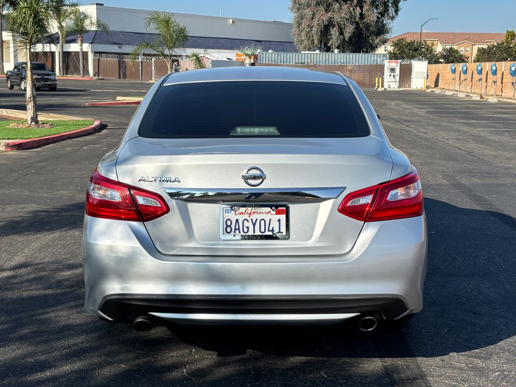 Thumbnail: 2017 Nissan Altima - 6