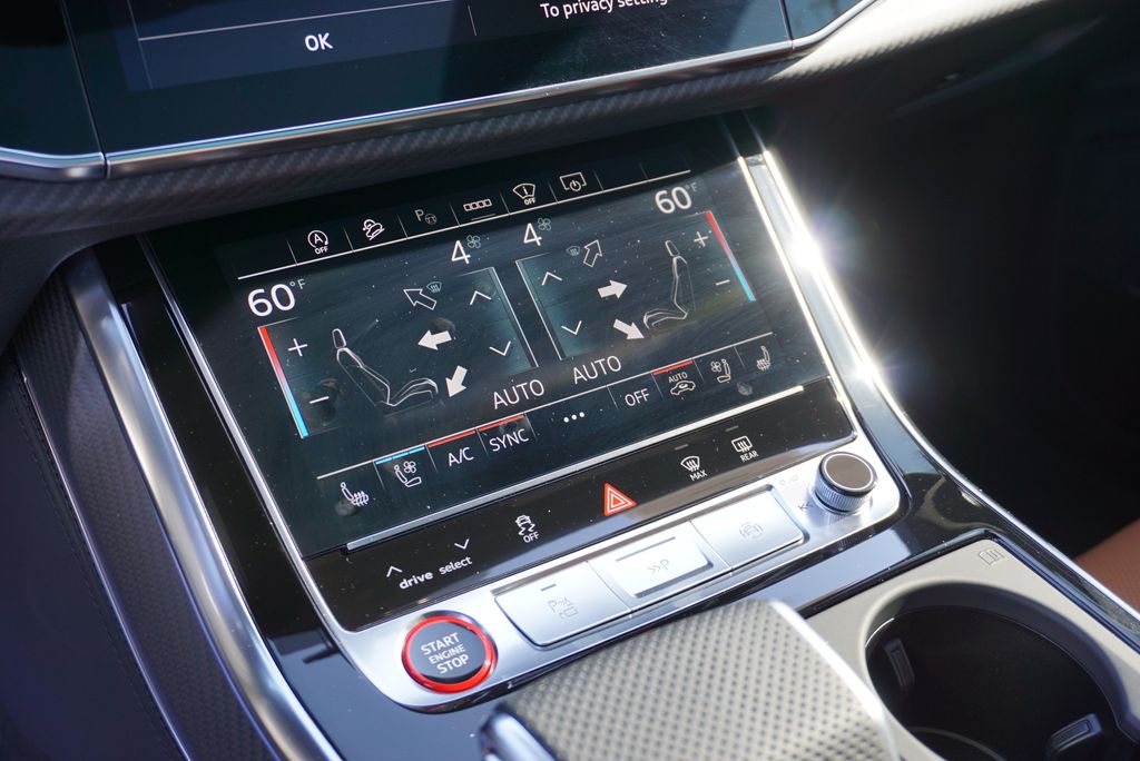 Thumbnail: 2025 Audi RS Q8 - 26