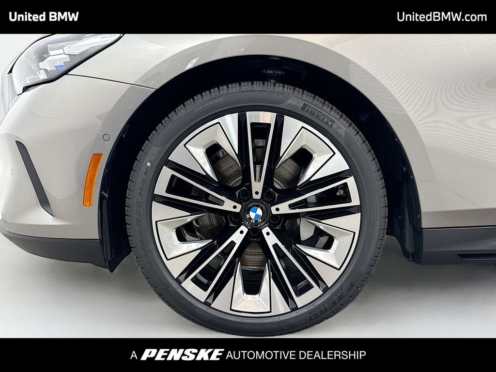 Thumbnail: 2026 BMW 5 Series - 2