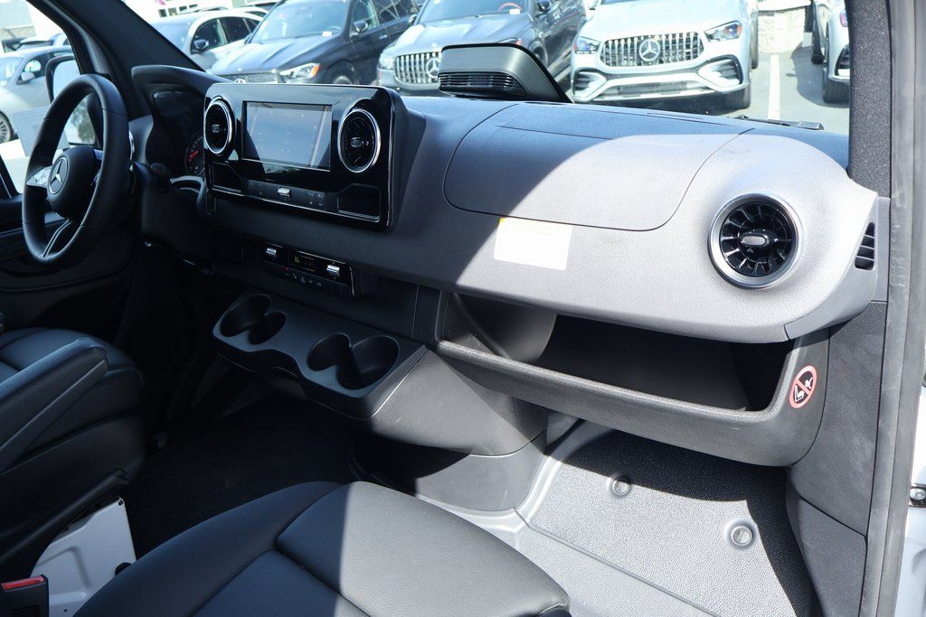 Thumbnail: 2025 Mercedes-Benz Sprinter - 5