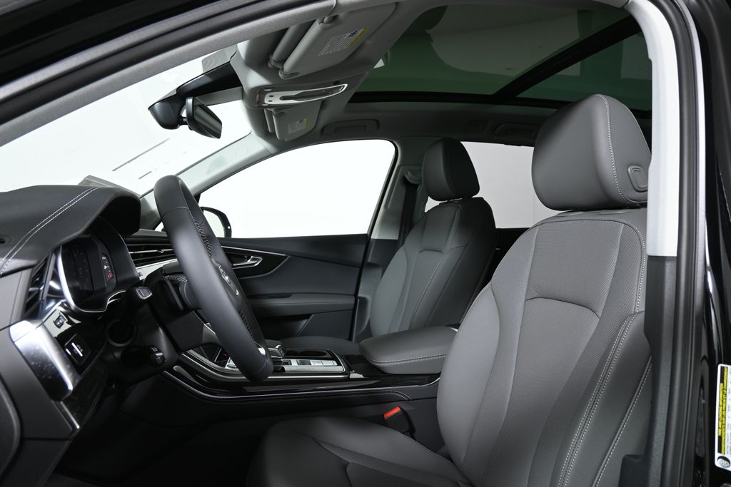 Thumbnail: 2026 Audi Q7 - 14