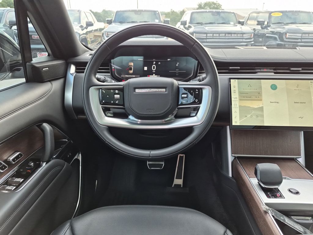 Used 2024 White Land Rover SE image 28