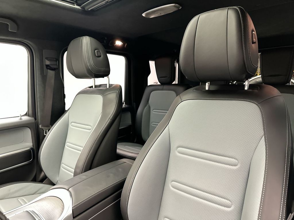 Thumbnail: 2025 Mercedes-Benz G-Class - 10