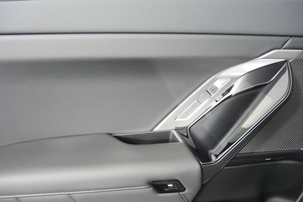 Thumbnail: 2026 BMW 7 Series - 14