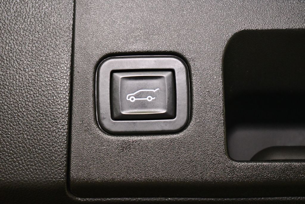 Thumbnail: 2018 Cadillac XT5 - 6