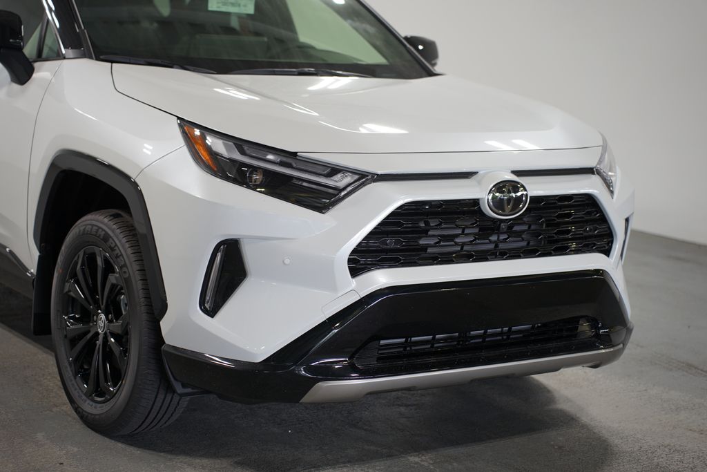 2025 Toyota RAV4 XSE 4