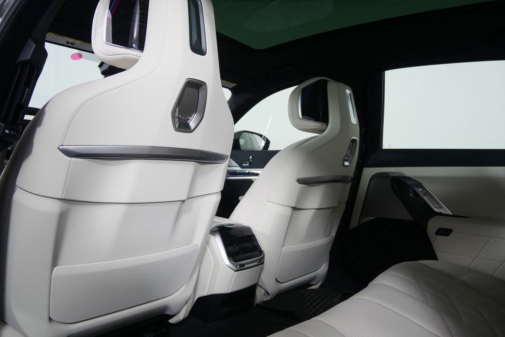 Thumbnail: 2026 BMW 7 Series - 17