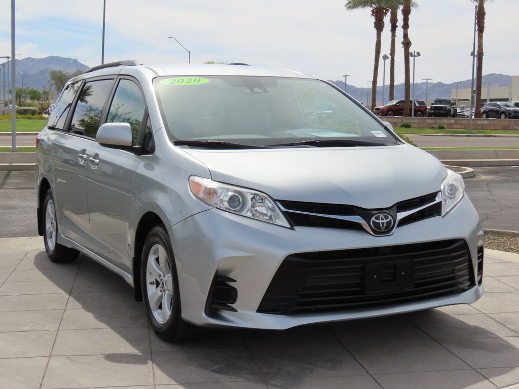 2020 Toyota Sienna LE 3