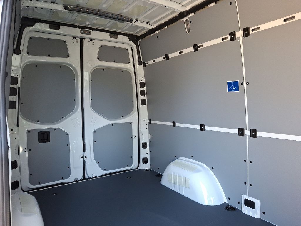 2025 Mercedes-Benz Sprinter 2500 7