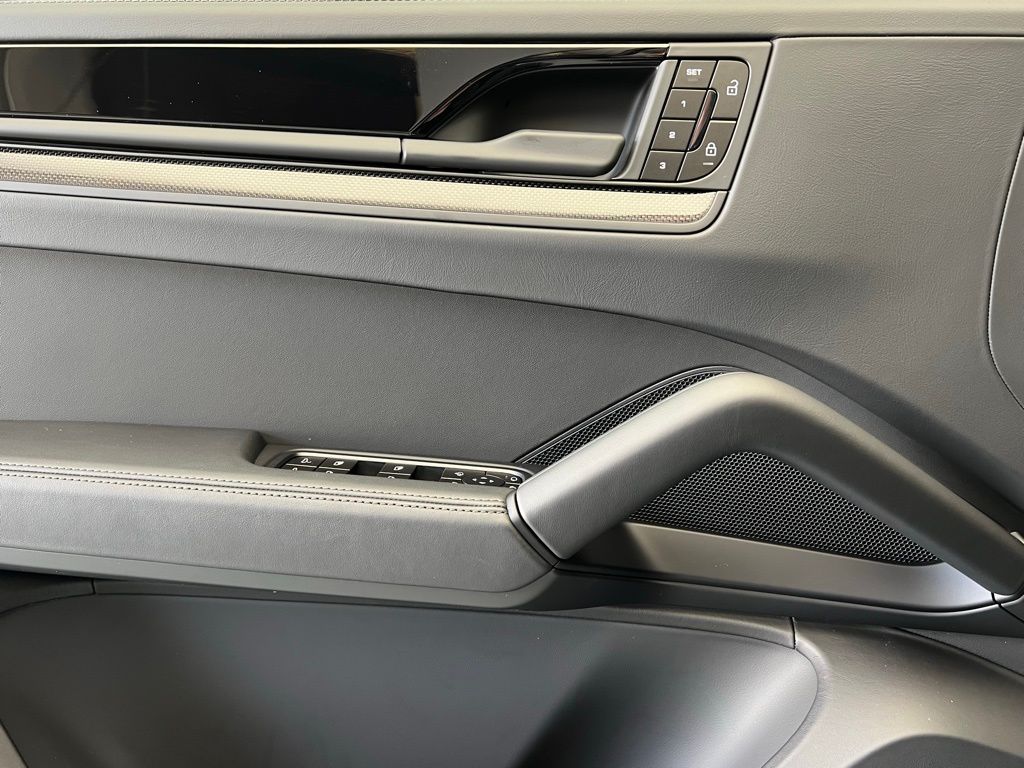 Thumbnail: 2026 Porsche Cayenne - 19