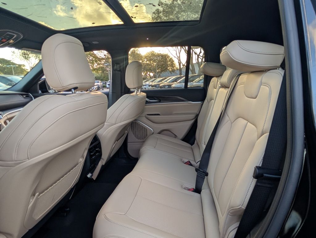 new 2026 Jeep Grand Cherokee car, priced at $48,650