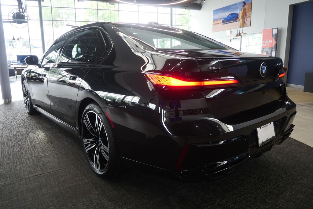 Thumbnail: 2026 BMW 7 Series - 5