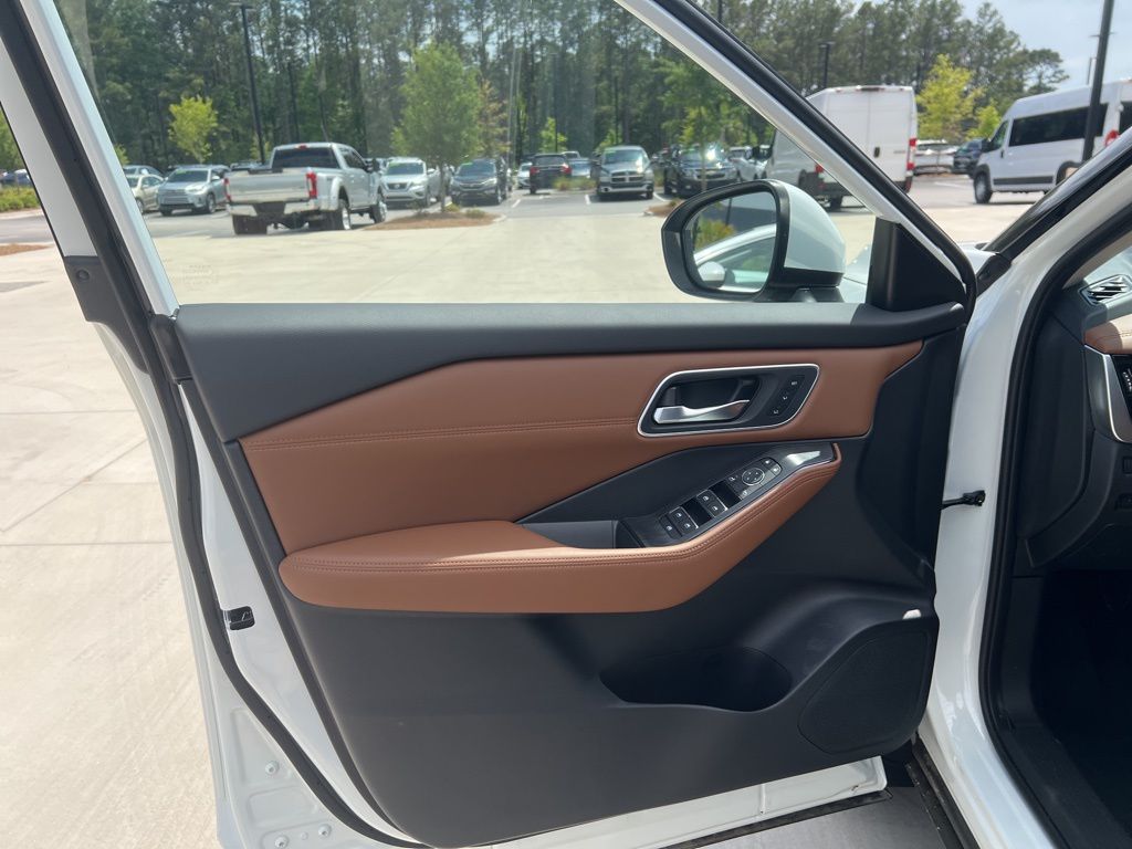 2025 Everest White Pearl Nissan Rogue Platinum FWD SUV