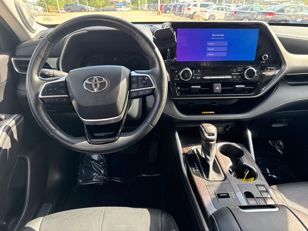 Used 2023 Toyota Highlander Hybrid SUV
