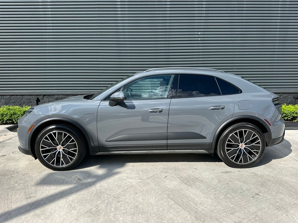 Thumbnail: 2025 Porsche Macan - 2