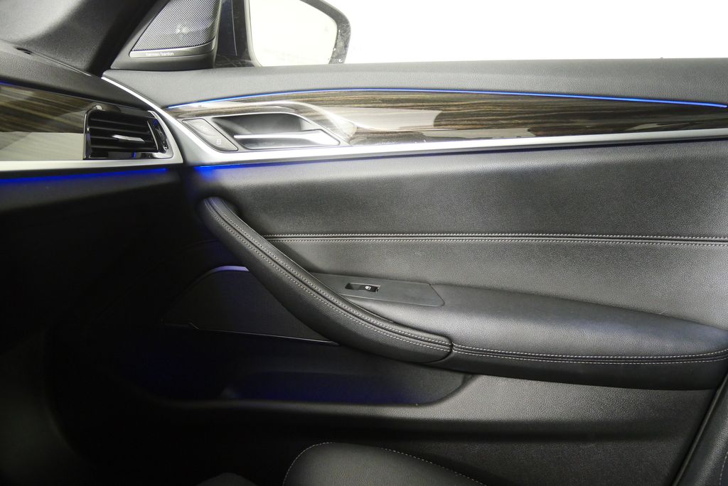 Thumbnail: 2023 BMW 5 Series - 27