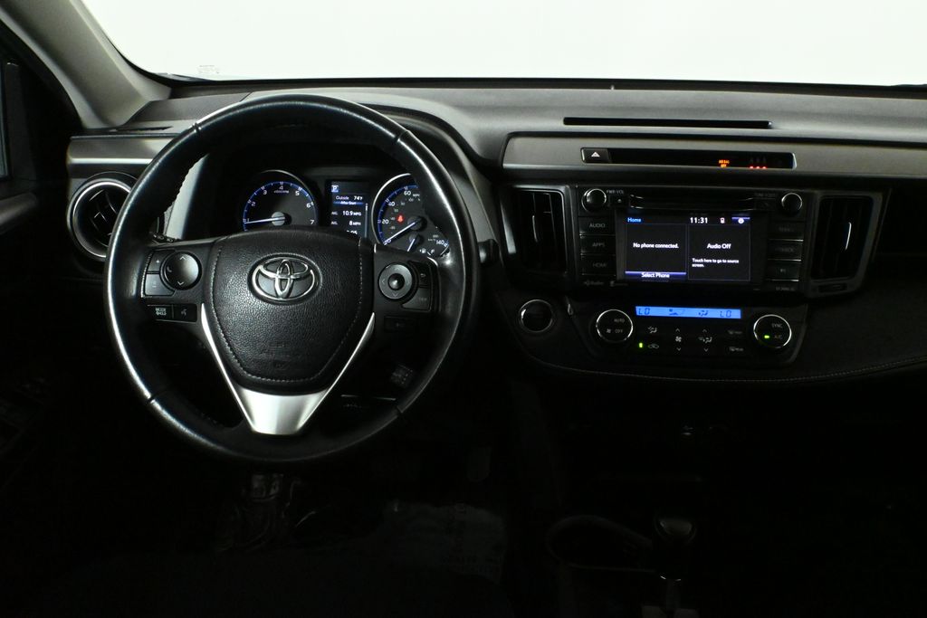 2018 Toyota RAV4 XLE 19