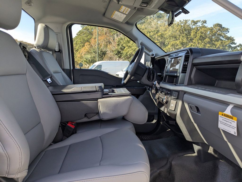 2025 Ford F-600 Chassis XL