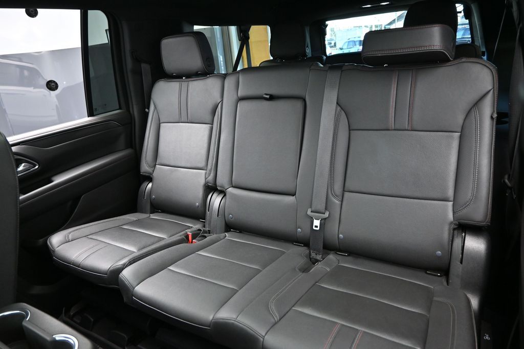 2023 Chevrolet Suburban 4WD RST