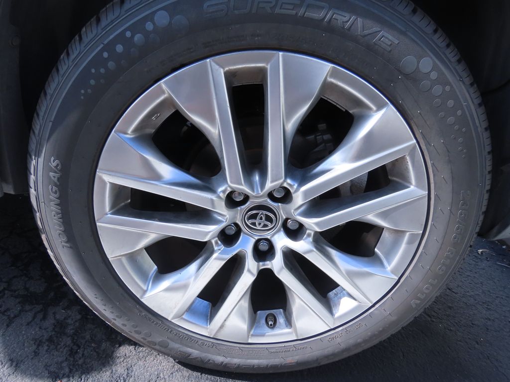 Thumbnail: 2019 Toyota RAV4 - 16