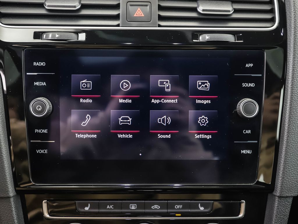 Thumbnail: 2019 Volkswagen Golf - 15