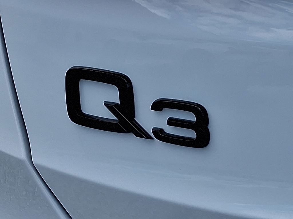 Thumbnail: 2025 Audi Q3 - 11