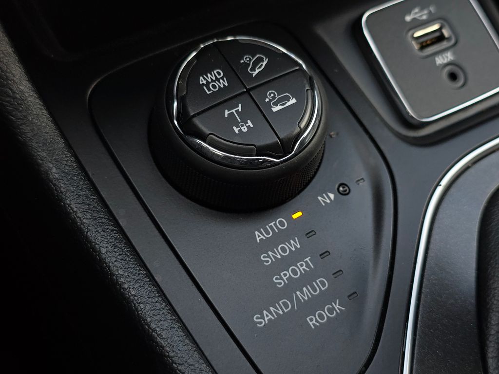 2019 Jeep Cherokee Trailhawk photo 27